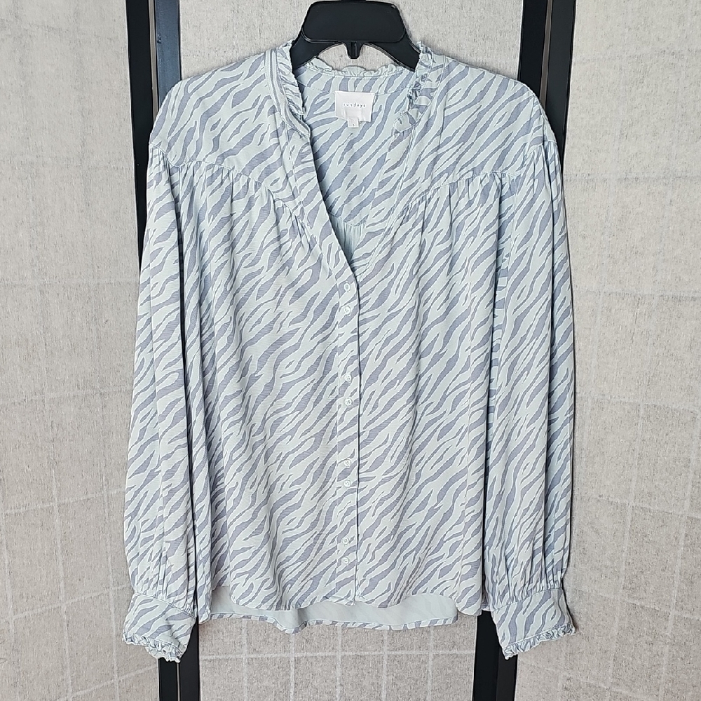 Sundays Rayon Button Down Shirt Size Small
